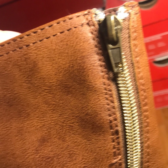 Boots - Picture 4 of 6